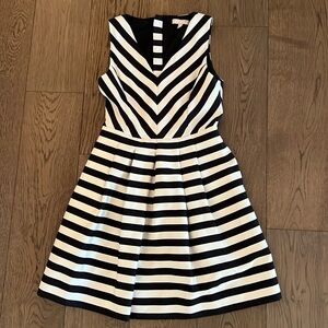 Banana republic beautiful striped dress size 4
